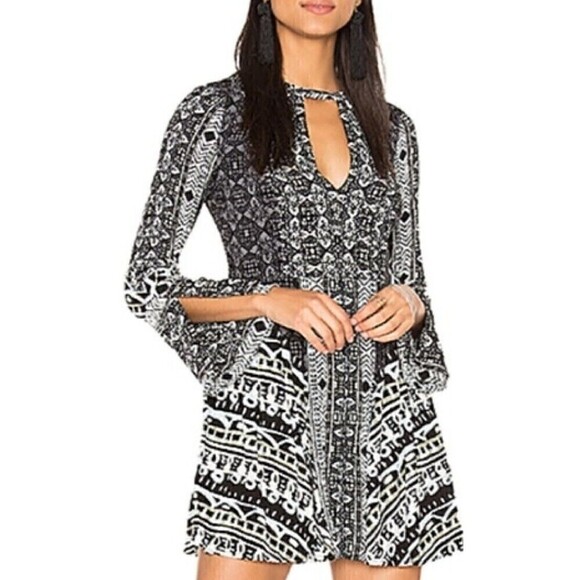 Free People Deep V Keyhole Swingy Tegan Boarder Dress Sz 2 Split Cuffs - Picture 5 of 5
